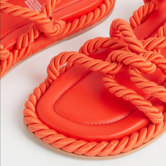 🔥3/$18🔥 EUC H&M Sandals - Picture 4 of 5